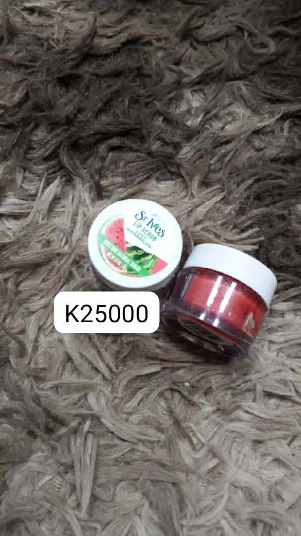St Ives lip scrub