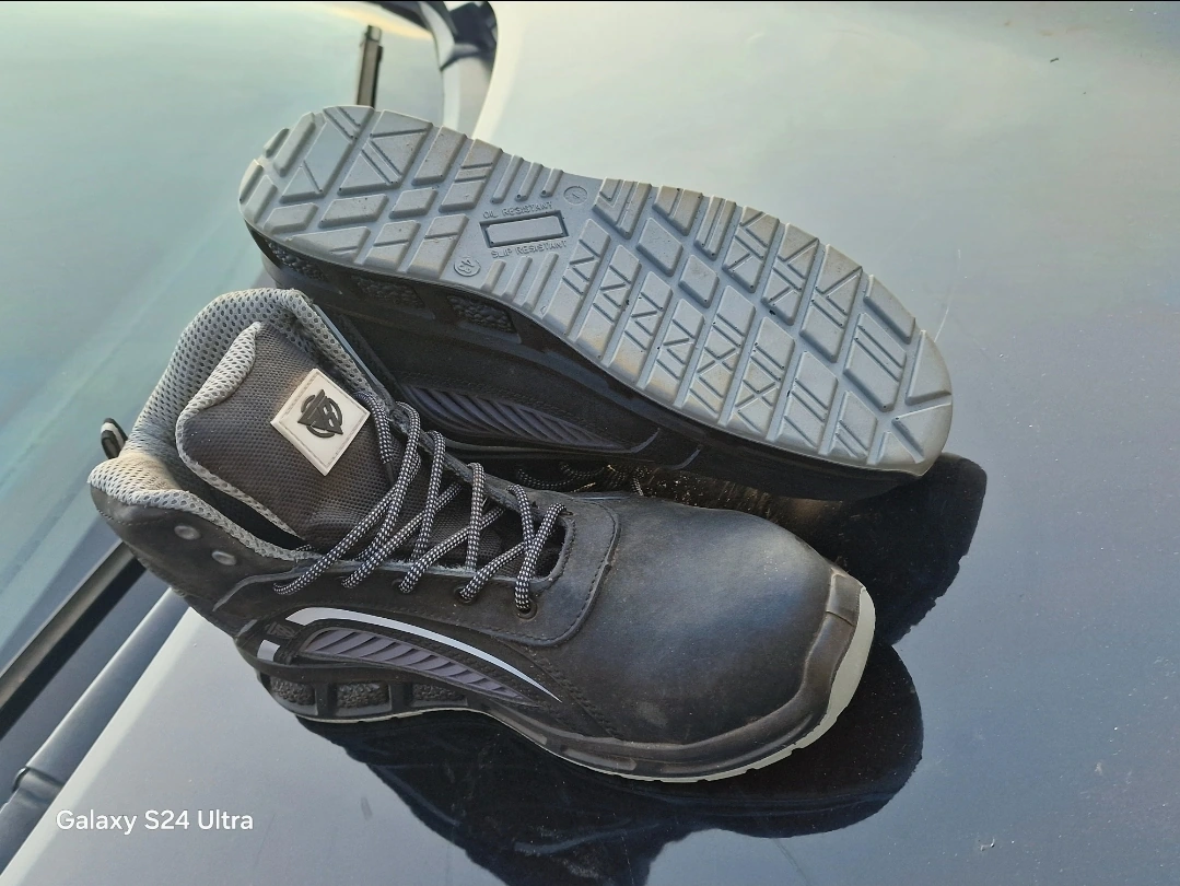 SLIP RESISTANT Safety Boot