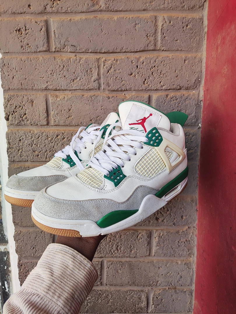 Jordan 4 SB pine green(size 7.5/8)