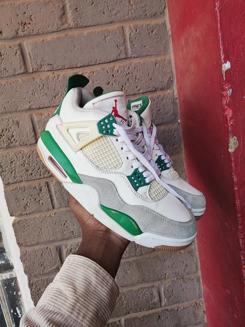 Jordan 4 SB pine green(size 7.5/8)