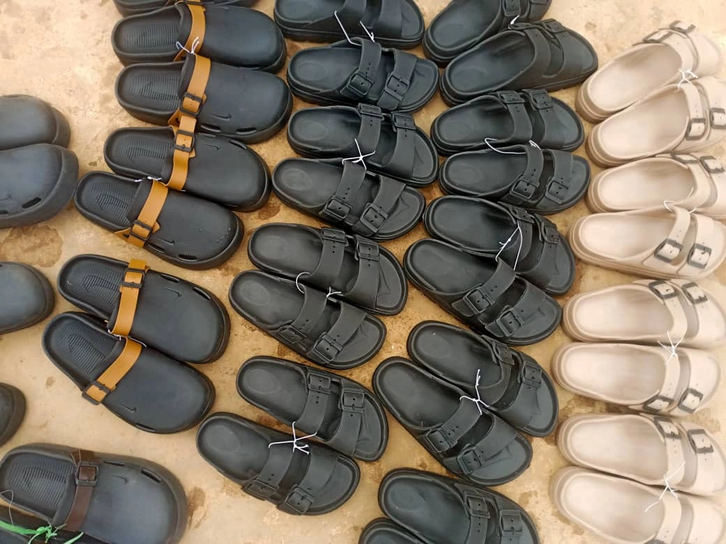 Slides(rubber shoes)
