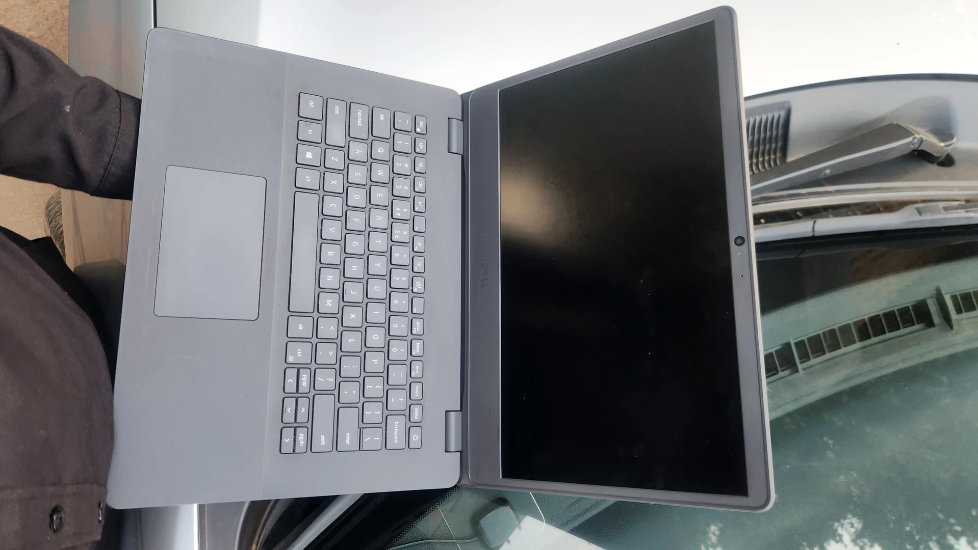 Dell vostro 3400 I5 11th gen @2.4GHz 8GB Ram 2:40hrs battery  Nvidia GeForce MX330 500GB SSD