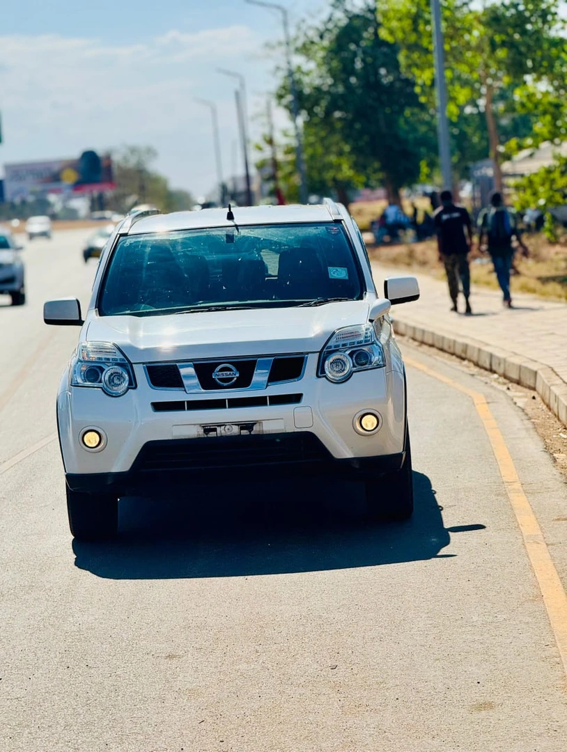 UNREGISTERED NISSAN X-TRAIL