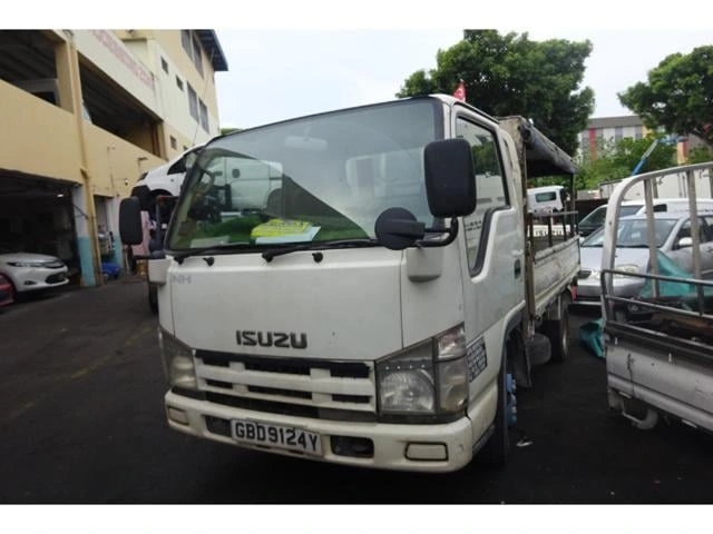 Isuzu ELF truck NHR85AUE4AA, 2015