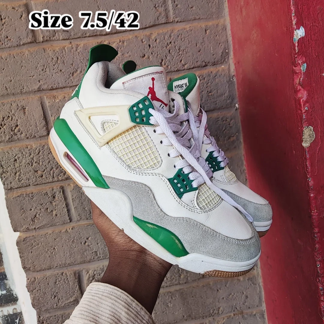 Jordan 4 SB pine green(size 7.5/8)