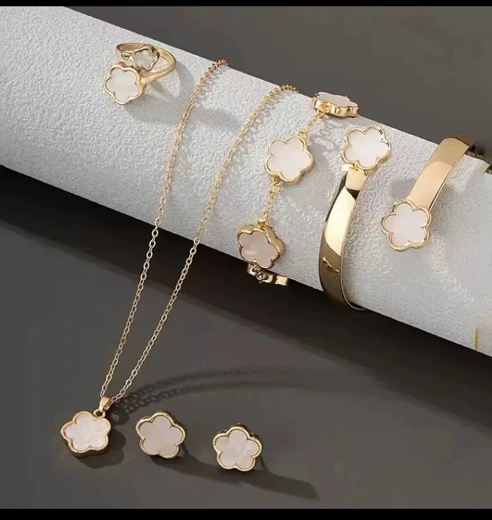 Jewelries and accessories