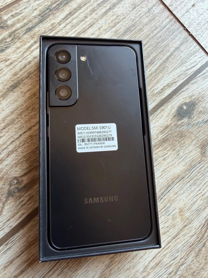 Sumsung Galaxy S22 (open box, never used)
